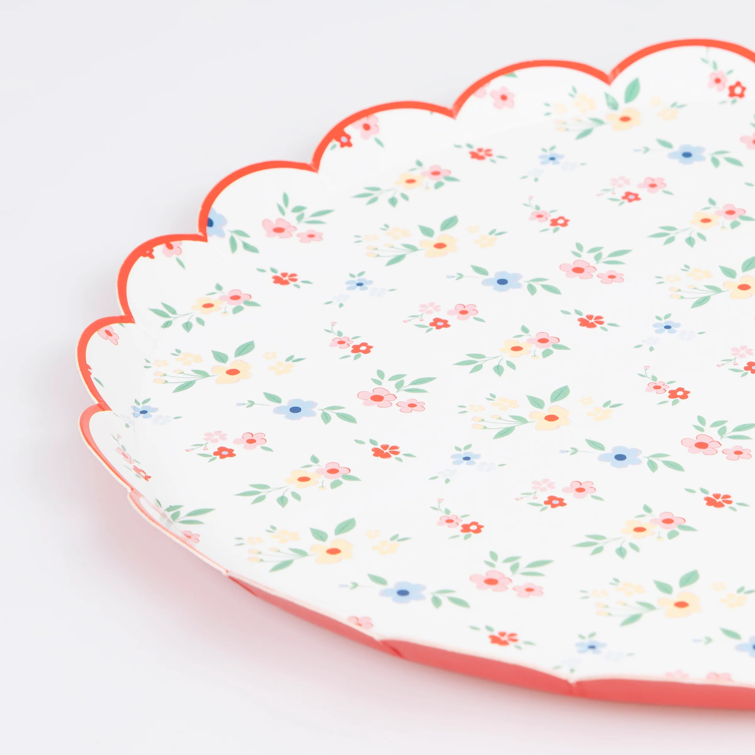 Ditsy Posy Scalloped Side Plates (x 8) - Image 3