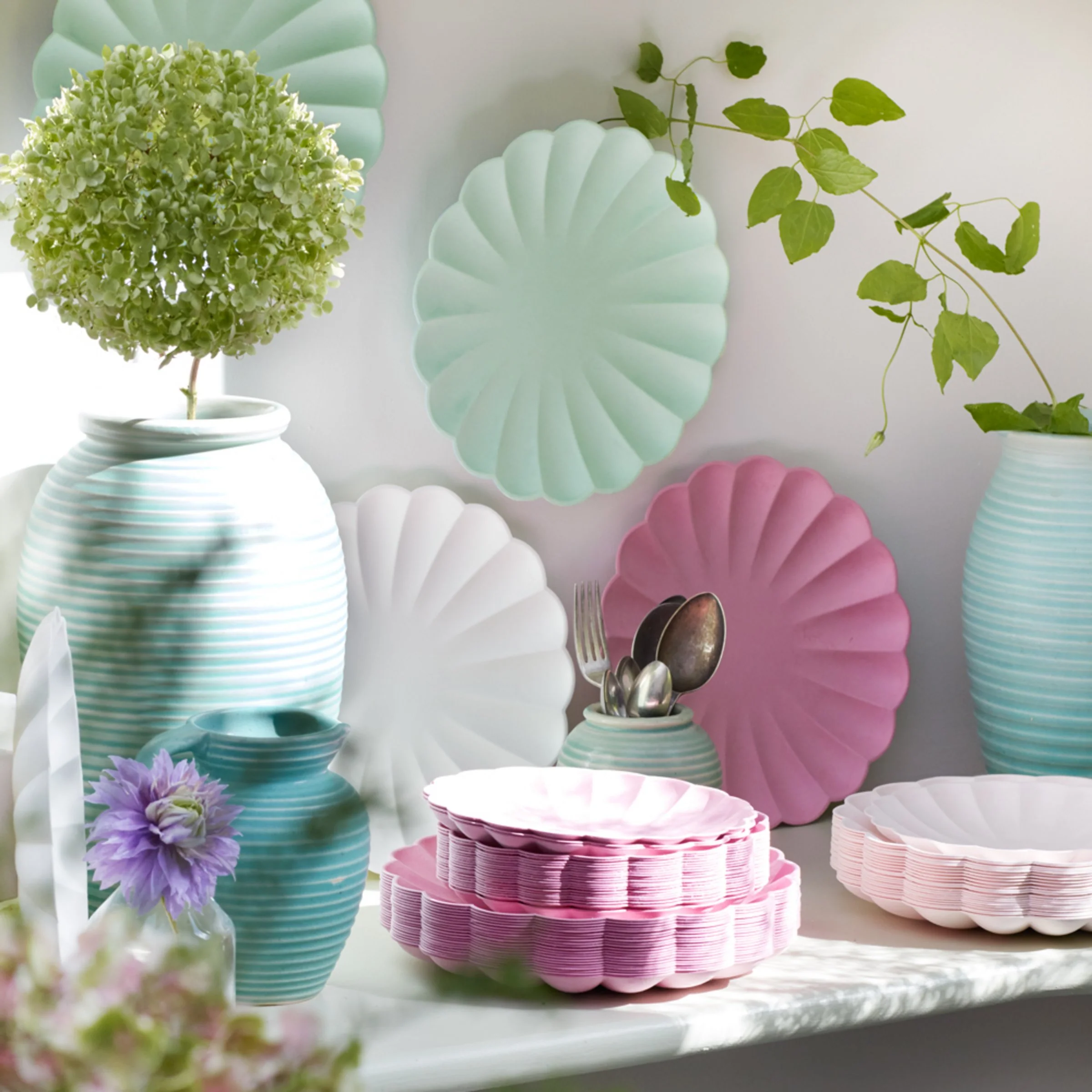 Large Bubblegum Pink Compostable Plates (x 8) - Image 3